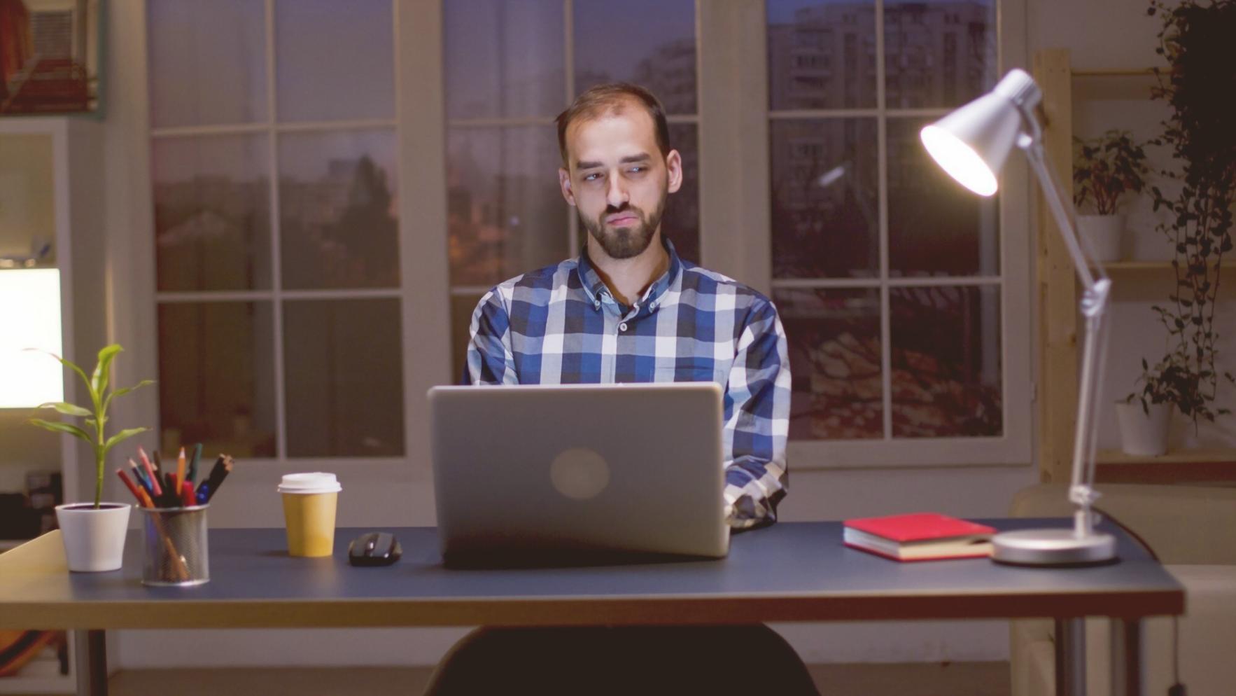 Professional training session showing instructor explaining blockchain concepts on whiteboard to engaged students in modern classroom setting